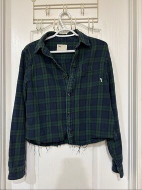 TILLEY Green & Navy Plaid Button-Up Shirt